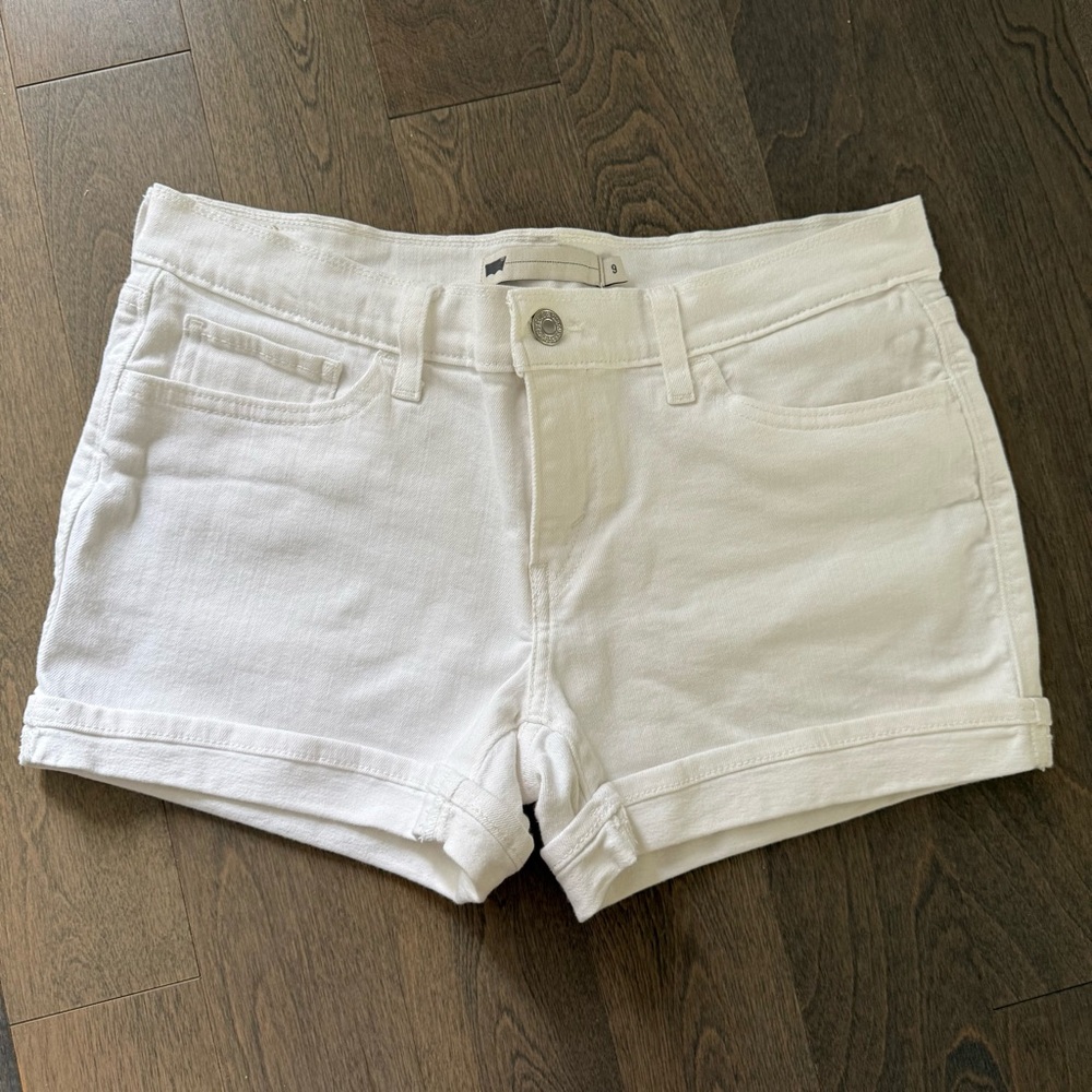 Women's Levi’s White Denim Jean Shorts with Cuffed Hem